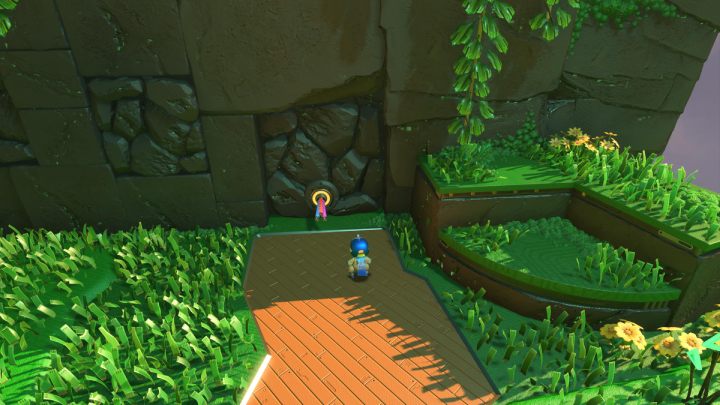 Wyciągnij kable ze skały i wejdź po schodach na wyższy poziom wyspy - Astros Playroom: Las renderów - solucja, opis przejścia - Astros Playroom - poradnik do gry