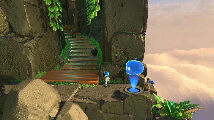 Po wejściu na drewnianą drogę prowadzącą do jaskini uruchomi się pułapka - Astros Playroom: Las renderów - solucja, opis przejścia - Astros Playroom - poradnik do gry