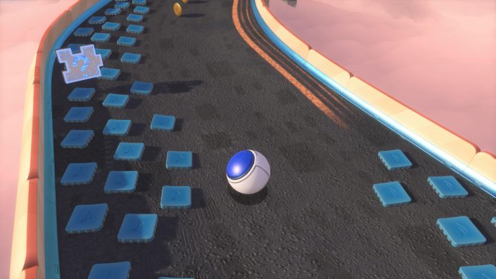 Podążaj dalej drogą do schodów zbierając leżące monety - Astros Playroom: Pola szybkości - solucja, opis przejścia - Astros Playroom - poradnik do gry