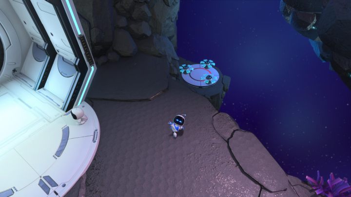 Zejdź z białej platformy i pokonaj 2 wrogów - Astros Playroom: Głęboka przestrzeń danych - solucja, opis przejścia - Astros Playroom - poradnik do gry