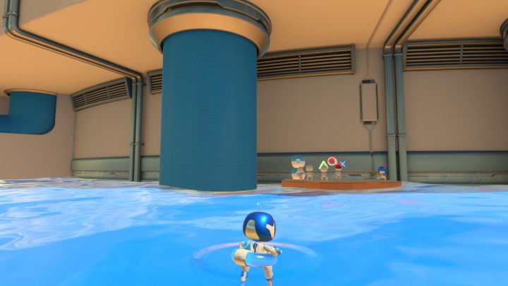 Wskocz do wody i dopłyń do pojemników z monetami - Astros Playroom: Plaża botów - solucja, opis przejścia - Astros Playroom - poradnik do gry