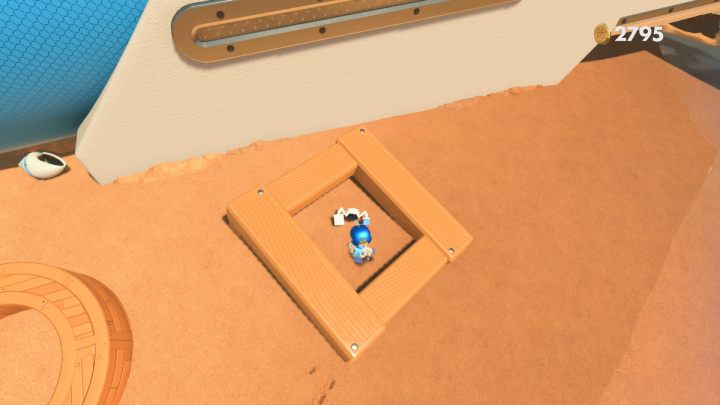 Wyeliminuj kolejnych wrogów stojących nieopodal dużej niebieskiej rury - Astros Playroom: Plaża botów - solucja, opis przejścia - Astros Playroom - poradnik do gry