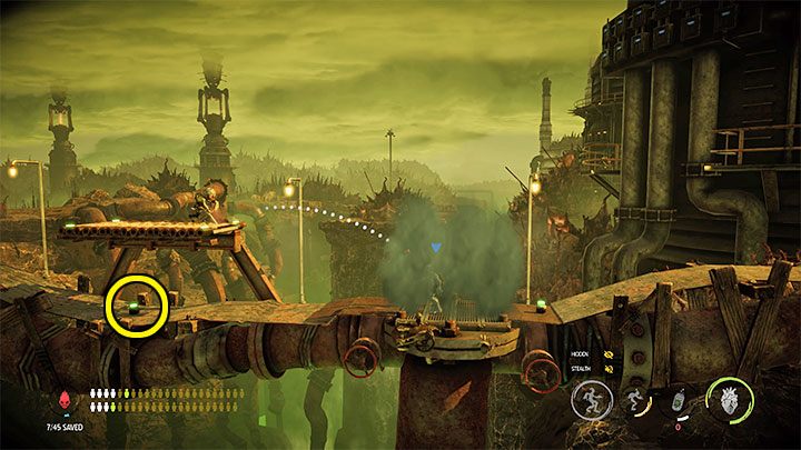 Wyruszamy w lewo, przy czym musimy uważać na ostrzał ze strony oddalonych Sligów - Oddworld Soulstorm: Skradanie się w Overlook Tower, Slig Barracks - solucja - Oddworld Soulstorm - poradnik do gry