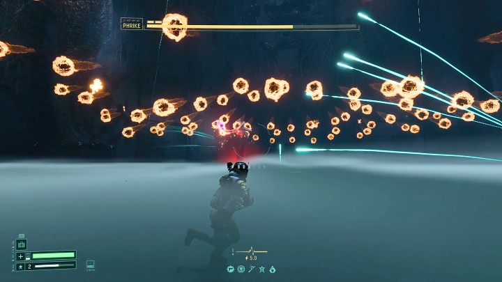 Drugą umiejętnością, na którą trzeba uważać w trakcie walki z tym przeciwnikiem, są wolno opadające rozżarzone kule, które boss tworzy nad swoją głową, a następnie posyła we wszystkich kierunkach - Returnal: Phrike - boss, jak pokonać? - Returnal - poradnik do gry