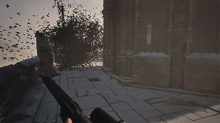 Jeśli atak zakończy się sukcesem, to kreatura zacznie opadać i powróci po chwili na wieżę - Resident Evil Village: Lady Dimitrescu, główny pojedynek - boss, jak pokonać? - Resident Evil Village - poradnik do gry