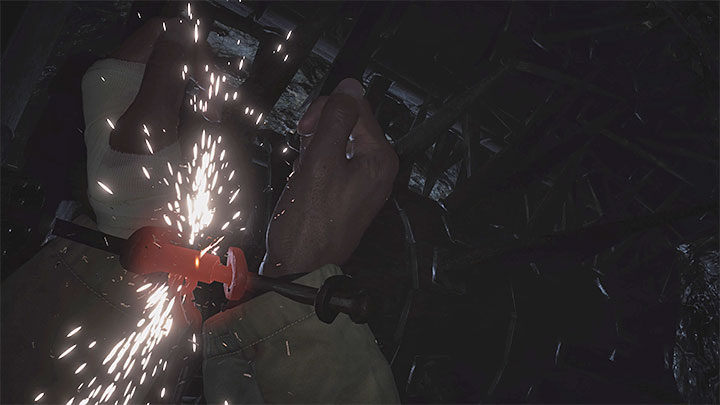 W kolejnej sali załączą się obracające kolce, które zaczną przemieszczać się w stronę Ethana - Resident Evil Village: Ucieczka w kopalni/A Mine - solucja, opis przejścia - Resident Evil Village - poradnik do gry