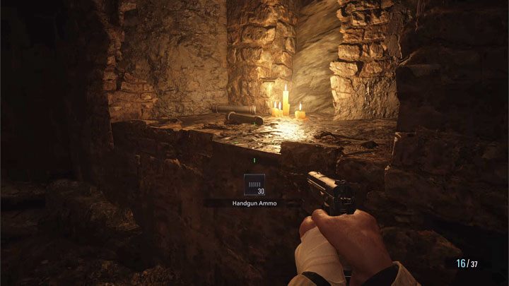 Ważną informacją jest to, że w różnych częściach jaskini znajdują się liczne wnęki i skrzynki do zniszczenia, które skrywają loot - Resident Evil Village: Urias - boss z młotem z twierdzy, jak pokonać? - Resident Evil Village - poradnik do gry