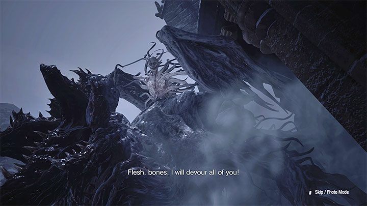 Po wejściu do wieży Tower of Worship spróbujcie zabrać artefakt z sarkofagu - Resident Evil Village: Wydostanie się z zamku/Tower of Worship - solucja - Resident Evil Village - poradnik do gry