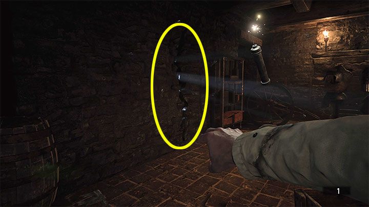 Ethan będzie prawdopodobnie musiał przepędzić wampirzycę - użyjcie dowolnej broni palnej - Resident Evil Village: Eksploracja dziedzińca, okolic/Castle Courtyard - solucja - Resident Evil Village - poradnik do gry