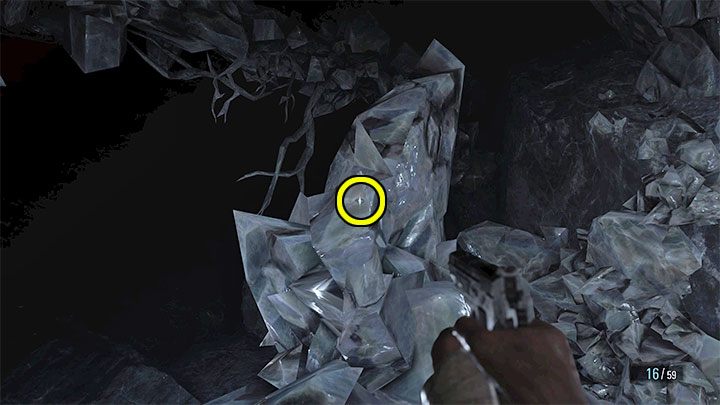 W lokacjach z dalszej fazy kampanii ukrytymi przedmiotami są też często kryształy - Resident Evil Village: Mapy - jak korzystać? - Resident Evil Village - poradnik do gry