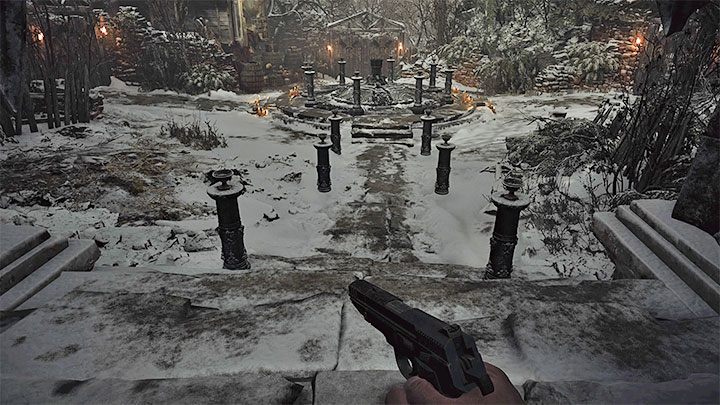 Warto zaglądać do mijanych po drodze małych pomieszczeń, bo możecie odnajdywać tam drobny loot - Resident Evil Village: Dotarcie do ołtarza/Altar - solucja, opis przejścia - Resident Evil Village - poradnik do gry