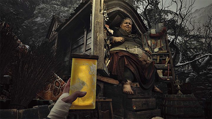Obok ołtarza rozstawił się handlarz Duke i automatycznie załączy się scena z rozmowy z Dukeem - Resident Evil Village: Dotarcie do ołtarza/Altar - solucja, opis przejścia - Resident Evil Village - poradnik do gry