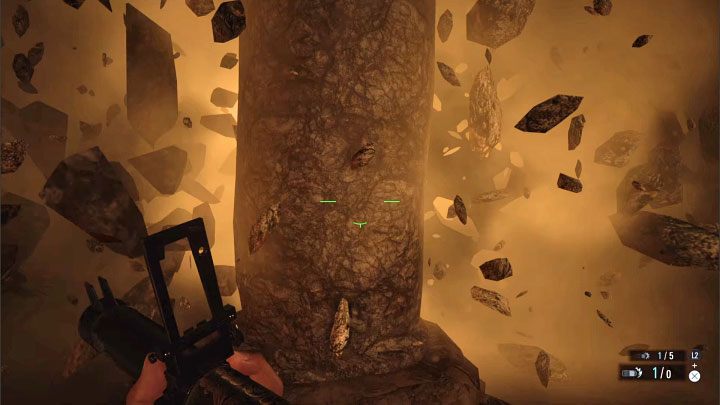 Urias może wykonywać silne szarże oraz serie ataków obrotowych - Resident Evil Village: Pokonanie bossa Uriasa i powrót do wioski - solucja - Resident Evil Village - poradnik do gry