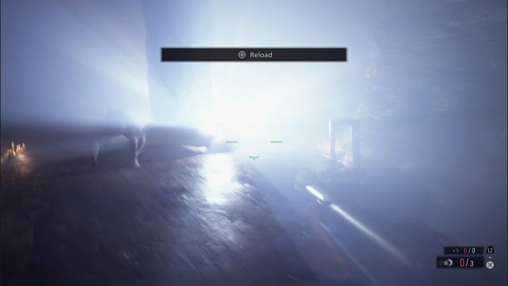 W rozgrywaniu bitwy bardzo pomagają pociski oślepiające (Flashbang), którymi może strzelać granatnik - Resident Evil Village: Pokonanie bossa Uriasa i powrót do wioski - solucja - Resident Evil Village - poradnik do gry