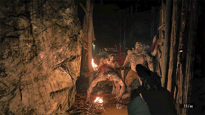 W Resident Evil Village zawsze pownniście dążyć do rozgrywania walk na dystans, wykorzystując broń palną oraz różne odmiany granatów i pocisków do atakowania przeciwników - Resident Evil Village: Walka i skradanie się - Resident Evil Village - poradnik do gry
