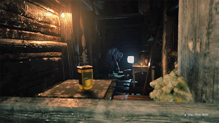 Przedostańcie się do windy Reservoir Elevator i skorzystajcie z niej żeby dotrzeć do kopalni - Resident Evil Village: Przeprawa przez wioskę, dotarcie do łodzi - solucja - Resident Evil Village - poradnik do gry