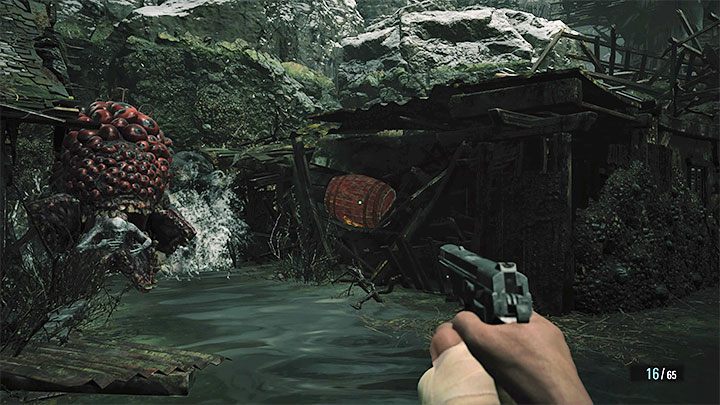 W przypadku braku min w inwentarzu (i braku możliwości wyprodukowania kolejnych) możecie posiłkować się celowaniem w czerwone beczki - Resident Evil Village: Pokonanie bossa Moreau i opuszczenie zbiornika - solucja - Resident Evil Village - poradnik do gry