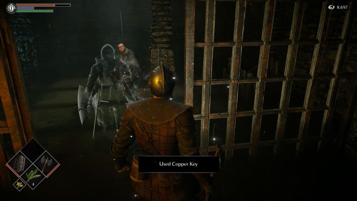 Właśnie do otwarcia celi przyda się miedziany klucz, który zdobyliście wcześniej - Demons Souls Remake: Obrzeża wyspy (4-1) - solucja, opis przejścia - Demons Souls Remake - poradnik do gry