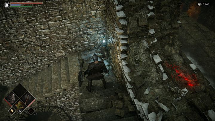 Po prawej stronie znajduje się rozwalony mur, możecie przejść na drugą stronę i podnieść duszę - Demons Souls Remake: Obrzeża wyspy (4-1) - solucja, opis przejścia - Demons Souls Remake - poradnik do gry