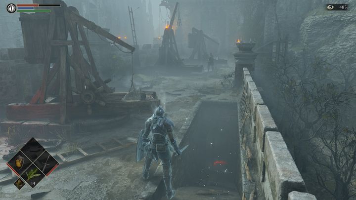 Po prawej stronie, gdzie znajdują się katapulty, napotkacie dwóch przeciwników - Demons Souls Remake: Bramy Boletarii (1-1) - solucja, opis przejścia - Demons Souls Remake - poradnik do gry