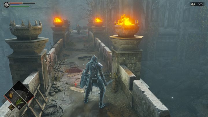 Kawałek dalej znajduje się wąska droga do rycerza o czerwonych oczach - Demons Souls Remake: Bramy Boletarii (1-1) - solucja, opis przejścia - Demons Souls Remake - poradnik do gry