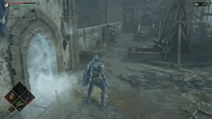 Po pokonaniu rycerza, zanim pójdziecie w stronę mgły, udajcie się przed siebie do pomieszczenia - Demons Souls Remake: Bramy Boletarii (1-1) - solucja, opis przejścia - Demons Souls Remake - poradnik do gry