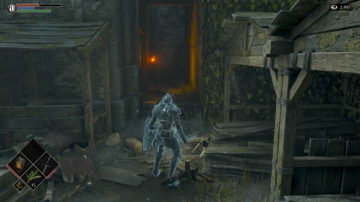 Tam napotkacie kilkoro przeciwników, pokonajcie ich, zniszczcie drewniany wóz i deski, dzięki czemu odblokujecie drogę widoczną na zdjęciu - Demons Souls Remake: Bramy Boletarii (1-1) - solucja, opis przejścia - Demons Souls Remake - poradnik do gry