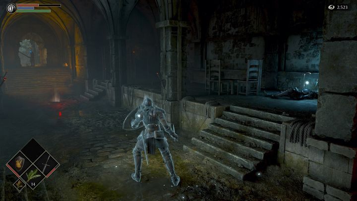 Idąc dalej, w środku znajdziecie kilka przydatnych przedmiotów do podniesienia - Demons Souls Remake: Bramy Boletarii (1-1) - solucja, opis przejścia - Demons Souls Remake - poradnik do gry