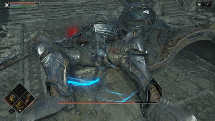 W momencie, gdy boss przewróci się na plecy, podejdźcie do jego głowy i atakujcie go właśnie tam - Demons Souls Remake: Rycerz z wieży - boss, jak pokonać? - Demons Souls Remake - poradnik do gry