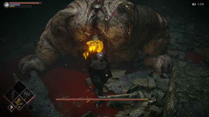Boss zbyt długo leżeć na ziemi nie będzie, dlatego wykorzystajcie każdą wolną chwilę, aby zadawać mu obrażenia - Demons Souls Remake: Arbiter - boss, jak pokonać? - Demons Souls Remake - poradnik do gry