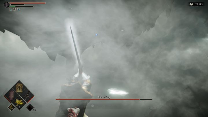 Warto pamiętać, że bossa nie będziecie mogli tak często trafiać, gdyż porusza się od jednego końca areny, do drugiego - Demons Souls Remake: Król Burz - boss, jak pokonać? - Demons Souls Remake - poradnik do gry