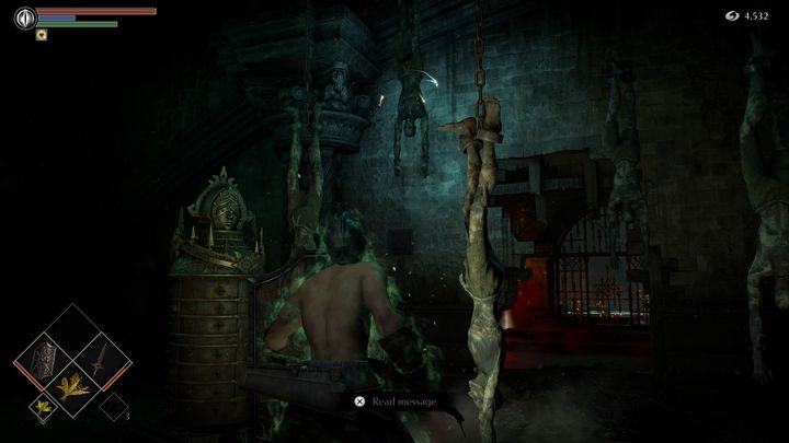 W kolejnej celi znajdziecie kilka wiszących ciał, przedmiotów i żelaznych dziewic - Demons Souls Remake: Więzienie Nadziei (3-1) - solucja, opis przejścia - Demons Souls Remake - poradnik do gry