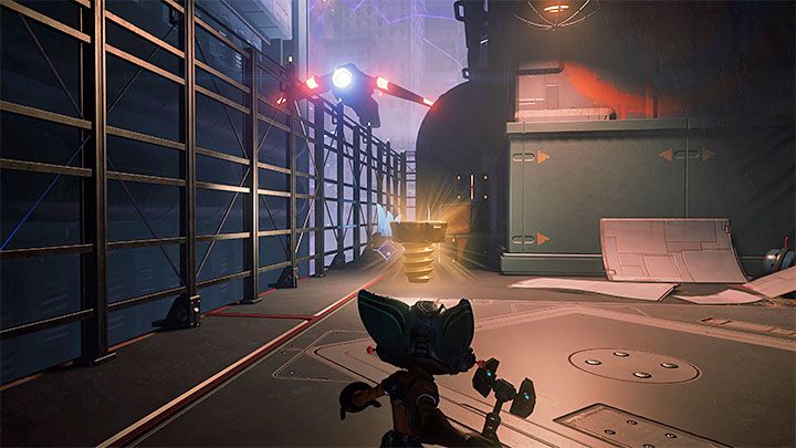 Zwróćcie się w stronę pokazanego na obrazku 1 balkoniku - Ratchet & Clank Rift Apart: Nefarious City - znajdźki, lista wszystkich, mapa - Ratchet & Clank Rift Apart - poradnik do gry