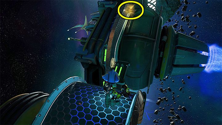 Dotrzyjcie do końca pierwszej ścieżki i zaplanujcie przeskok na drugą ścieżkę - na sąsiedniej ścieżce musi pojawić się żółty znak w kształcie heksagonu symbolizujący możliwość wykonania skoku dzięki wciśnięciu Kółka - Ratchet & Clank Rift Apart: Chmura Szczątków Scarstu - znajdźki, lista, mapa - Ratchet & Clank Rift Apart - poradnik do gry