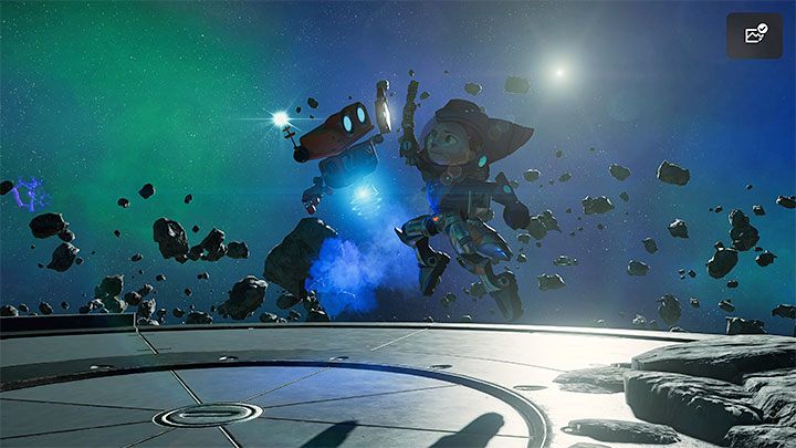 Puszczenie L1 katapultuje bohaterkę do małej okrągłej platformy zlokalizowanej na północ stąd - Ratchet & Clank Rift Apart: Chmura Szczątków Scarstu - znajdźki, lista, mapa - Ratchet & Clank Rift Apart - poradnik do gry