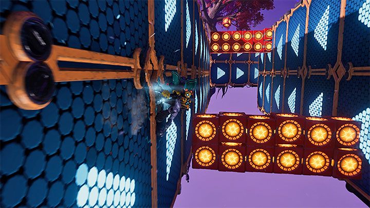 Na potrzeby zdobycia znajdźki musicie zaliczyć tor przeszkód, który zakłada odbijanie się od ścian do biegania - Ratchet & Clank Rift Apart: Savali - znajdźki, lista wszystkich, mapa - Ratchet & Clank Rift Apart - poradnik do gry