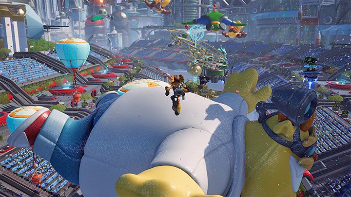 W kolejnej lokacji możecie przedstawać umiejętność odbijania się i w tym przypadku będą to ogromne balony - Ratchet & Clank Rift Apart: Parada - solucja, opis przejścia - Ratchet & Clank Rift Apart - poradnik do gry