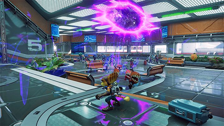 Powróćcie na głowną platformę i tym razem zainteresujcie się lewą szczeliną, dzięki której można wznowić przeprawę przez stację - Ratchet & Clank Rift Apart: Pościg za doktorem Nefariousem - solucja - Ratchet & Clank Rift Apart - poradnik do gry