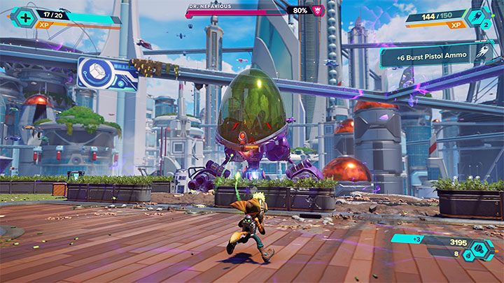 Nefariousa możecie atakować z wykorzystaniem dowolnej z posiadanych broni, przy czym Wielostrzał pozwoli Wam prowadzić ostrzał z większej odległości - Ratchet & Clank Rift Apart: Pościg za doktorem Nefariousem - solucja - Ratchet & Clank Rift Apart - poradnik do gry