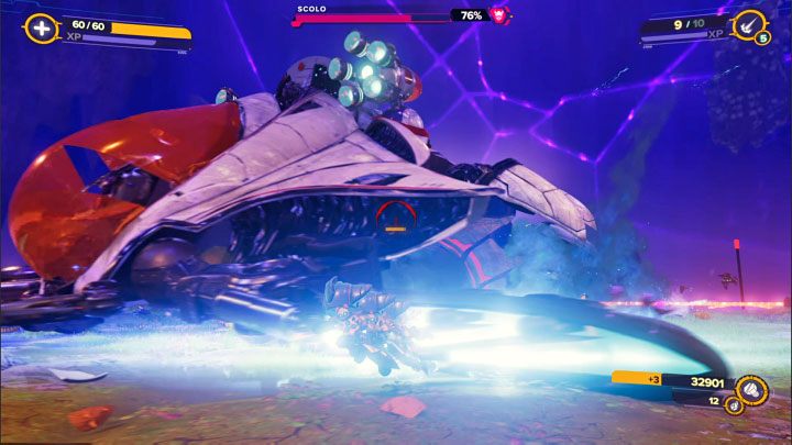 Troponoga Skolopendra dysponuje podobnym zestawem ataków do zwykłej Troponogi - Ratchet & Clank Rift Apart: Troponoga Skolopendra, Chmura Szczątków Scarstu - Ratchet & Clank Rift Apart - poradnik do gry