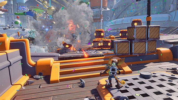 Podczas prowadzenia wymiany ognia szukajcie okazji do trafiania w czerwone wybuchowe beczki i skrzynki - Ratchet & Clank Rift Apart: Porady na start - Ratchet & Clank Rift Apart - poradnik do gry