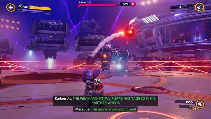 Boss wyposażony jest w granatnik, z pomocą którego strzela często pociskami - Ratchet & Clank Rift Apart: Francois, Chmura Szczątków Scarstu - jak pokonać? - Ratchet & Clank Rift Apart - poradnik do gry