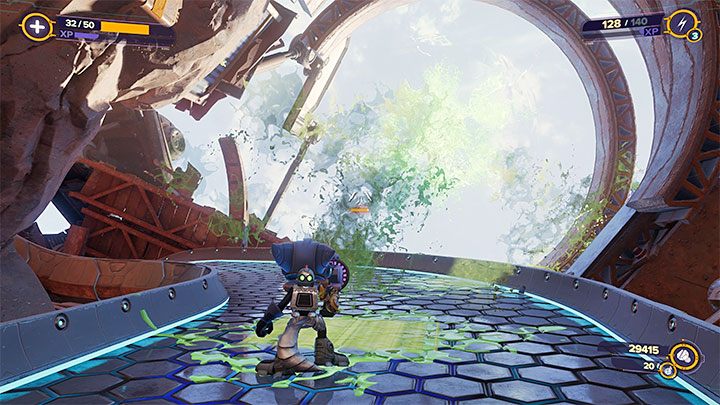 Zanim wyruszycie prosto w stronę widocznej w oddali Pani Zurkon zajmijcie się opcjonalnie zbadaniem prawej ścieżki - Ratchet & Clank Rift Apart: Znalezienie Naprawiacza i wyrzutnika - solucja - Ratchet & Clank Rift Apart - poradnik do gry