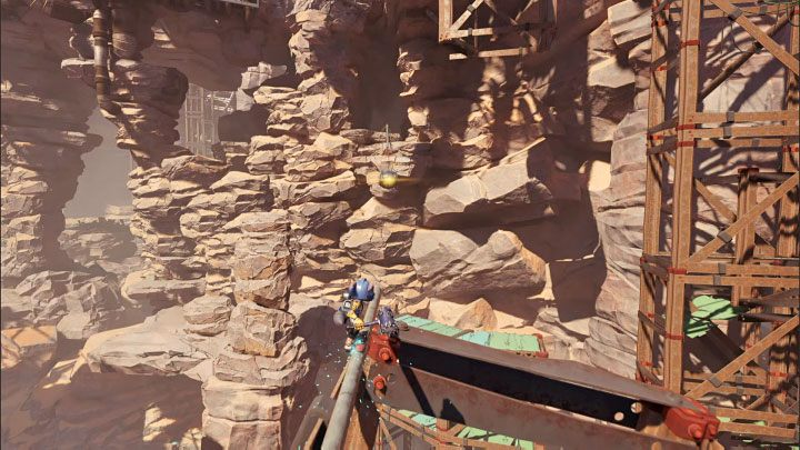 Bądźcie gotowi do ponownego złapania się zaczepu i skorzystania z wyrzutnika (przytrzymanie L1) po dotarciu do końcowej części szyny - Ratchet & Clank Rift Apart: Ucieczka przed Naprawiaczem - solucja - Ratchet & Clank Rift Apart - poradnik do gry