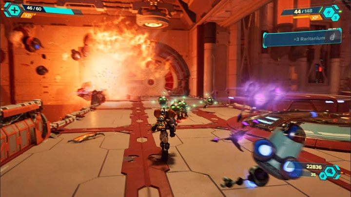 Podczas walk unikajcie wpadania do zbiornika - nie dajcie się zepchnąć i polegajcie regularnie na podwójnych skokach - Ratchet & Clank Rift Apart: Uwolnienie Wolta i stworzenie Wymiaromatu - solucja - Ratchet & Clank Rift Apart - poradnik do gry