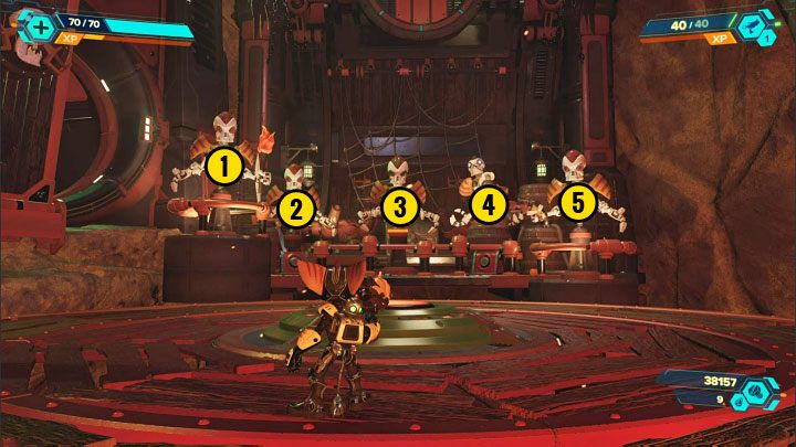 Wasze zadanie to trafianie z (dowolnej) broni palnej w śpiewających piratów w takiej samej kolejności, w jakiej byli aktywowani żeby zaśpiewać piosenkę - Ratchet & Clank Rift Apart: Zaliczenie pirackich prób - solucja - Ratchet & Clank Rift Apart - poradnik do gry