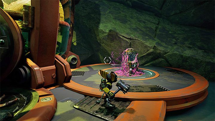 Windą dotrzecie do miejsca, w którym miał odbyć się pojedynek z Grunthorem - Ratchet & Clank Rift Apart: Zaliczenie pirackich prób - solucja - Ratchet & Clank Rift Apart - poradnik do gry