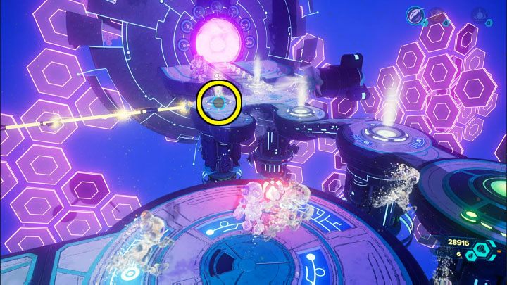 Dotrzecie do wysoko położonej półki, na której znajduje się sfera podniesienia (Lift Sphere) - Ratchet & Clank Rift Apart: Ochrona Mortów i uwolnienie Troponogi - solucja - Ratchet & Clank Rift Apart - poradnik do gry