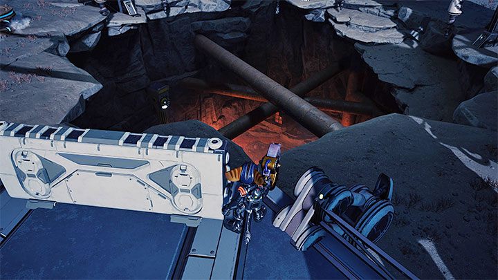 Tematem zejścia do katakumb na planecie Savali możecie zająć się dopiero po tym jak na pustkowiach dotrzecie do trzech lokacji z dużymi przyciskami i uderzycie w nie - Ratchet & Clank Rift Apart: Dotarcie do anomalii w katakumbach - solucja - Ratchet & Clank Rift Apart - poradnik do gry