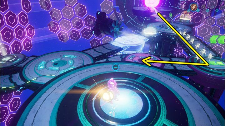 Na półce, z której zabraliście elektryczną sferę, jest też płyta naciskowa - Ratchet & Clank Rift Apart: Dotarcie do anomalii w katakumbach - solucja - Ratchet & Clank Rift Apart - poradnik do gry